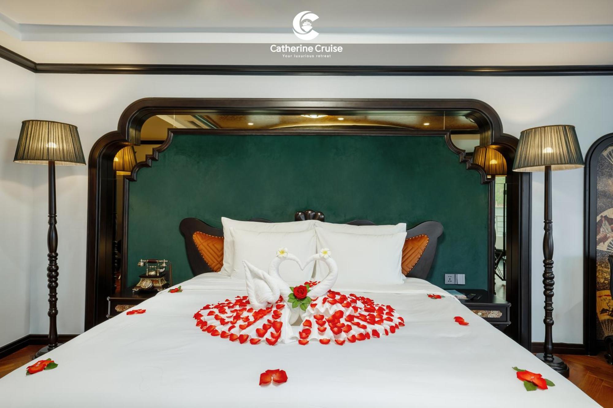 Catherine Cruises Ha Long Bay ภายนอก รูปภาพ